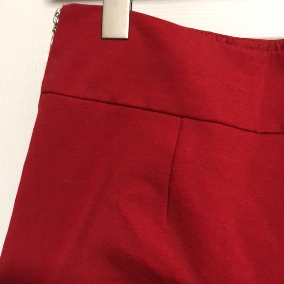Short red Banana Republic pencil skirt with side zipper - Picture 3 of 7